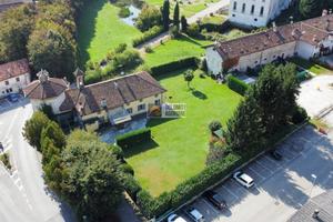 Villa di 362 m² con più di 5 locali e box auto a P