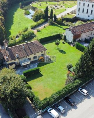Villa di 362 m² con più di 5 locali e box auto a P