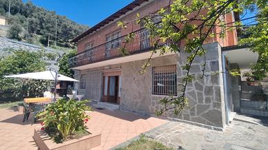 Villa in collina vista mare