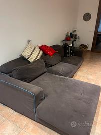 divano angolare con chaiselongue