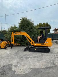 E255 - Escavatore Komatsu 25 q