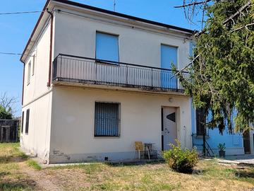 Casa ad angolo cielo-terra a due passi dal centro