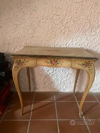 Consolle shabby chic dipinta a mano con cassetto