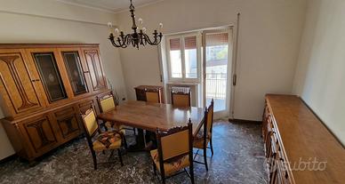 Sala completa 9 pz in legno e tessuto ocra/oro