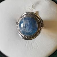 anello in argento con pietra di luna