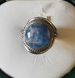 anello in argento con pietra di luna