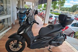 Piaggio Beverly 400 HPE 10.2024 DEEP BLACK