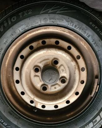 2 Ruote 145/80 R12 73T più un  cerchio