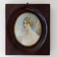 Miniatura vintage con ritratto di donna