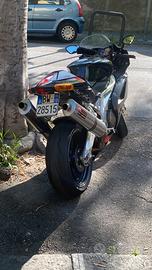Aprilia Rsv 1000 anno 2004