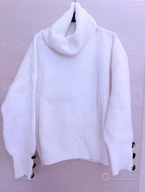 Maglione bianco collo alto con bottoni manica L