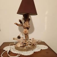 lampade artigianali con legni di mare e conchiglie