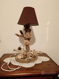 lampade artigianali con legni di mare e conchiglie