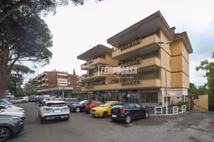BILOCALE CON TERRAZZO DI 20 MQ E POSTO AUTO E CANT
