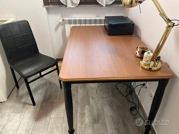 Tavolo elegante nuovo