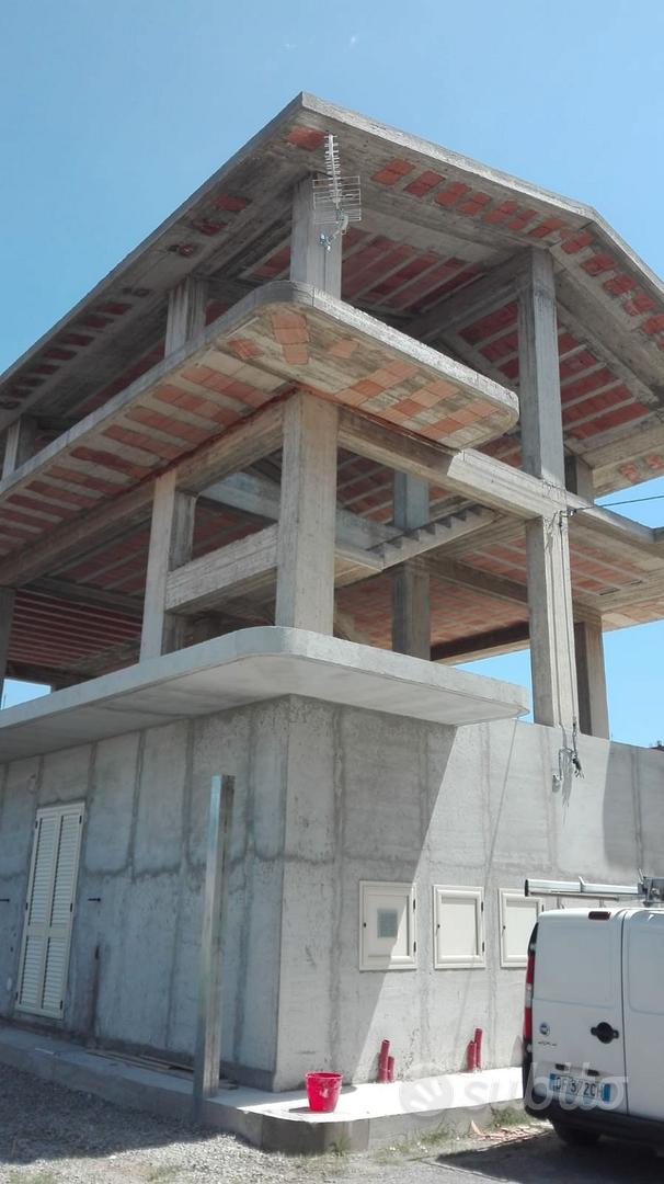 rustico più appartamento più terreno edificabile - Vista 2