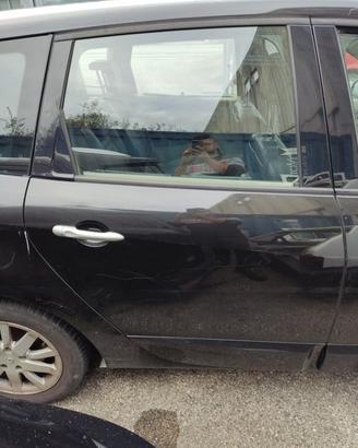 Porta posteriore dx RENAULT SCENIC del 2009