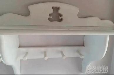 Mensola grande con appendiabiti per bambini