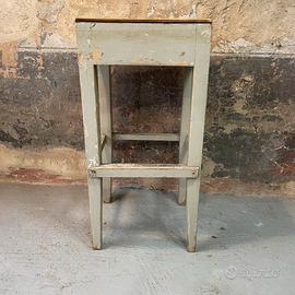 Sgabello in legno vintage