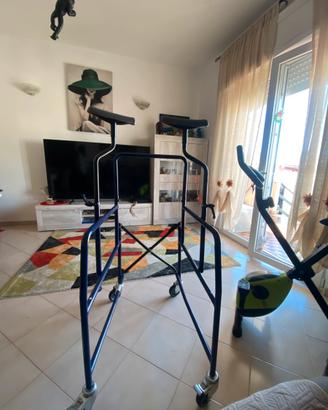 Deambulatore ascellare pieghevole nuovo