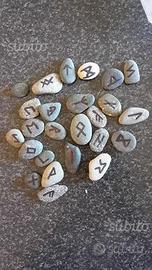 Rune in pietra di mare