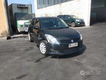 Suzuki swift 2012 k12d demolito per ricambi