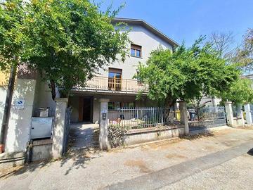 Casa indipendente di 180 m² con più di 5 locali e 