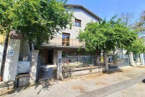 Casa indipendente di 180 m² con più di 5 locali e 