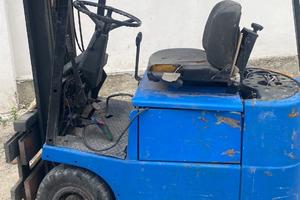 Muletto con batteria da cambiare