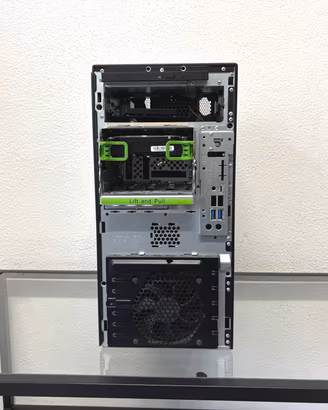 PC SERVER FUJITSU XEON SSD 256GB + HDD 2000GB W11