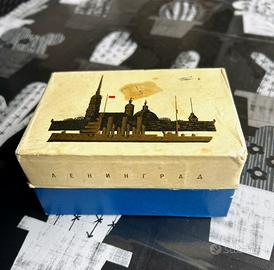 Scatoletta di cartone russa