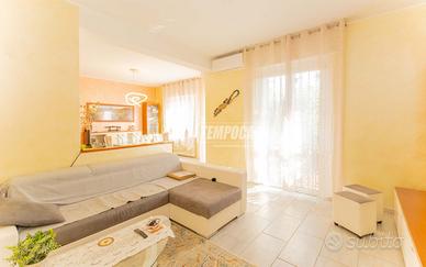 ELEGANTE VILLA CON GIARDINO, TAVERNA E BOX