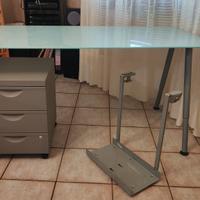 Scrivania e accessori