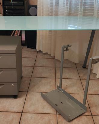 Scrivania e accessori