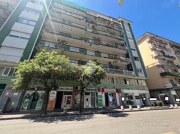 NEGOZIO A SALERNO