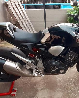 Honda cb1000r