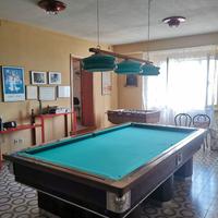 Biliardo a 6 buche con corredo d'uso