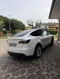 Tesla model Y long range awd