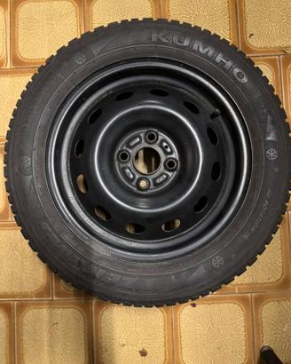 4 Gomme invernali completo di cerchi