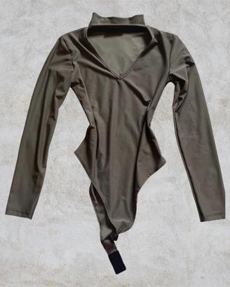 Body con dettaglio al collo