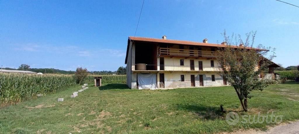 Rustico / Casale di 381 m² con più di 5 locali a O - Vista 3