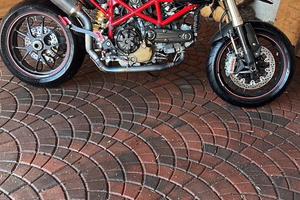 Ducati Hypermotard 1100 evo