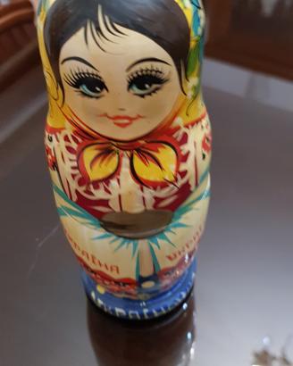 Matrioska ucraina in legno dipinto. 