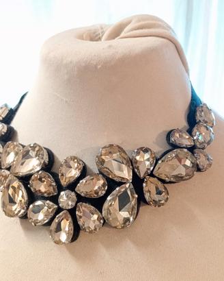 collana con pietre incastonate