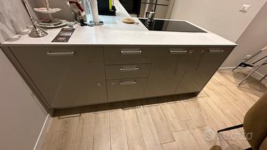 CUCINA LACCATA E DI PREGIO