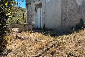 Rustico da ristrutturare