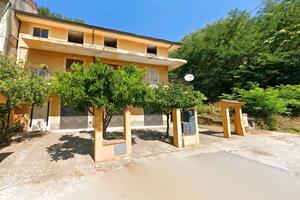 Casa indipendente con MAXI garage 55 mq e giardino