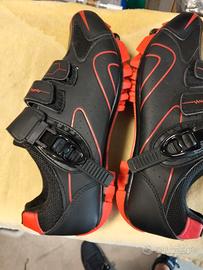scarpe da ciclismo con chiusura  regolabile