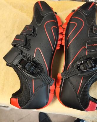 scarpe da ciclismo con chiusura  regolabile
