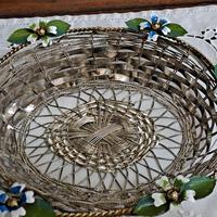 cestino portaoggetti in metallo color argento e  